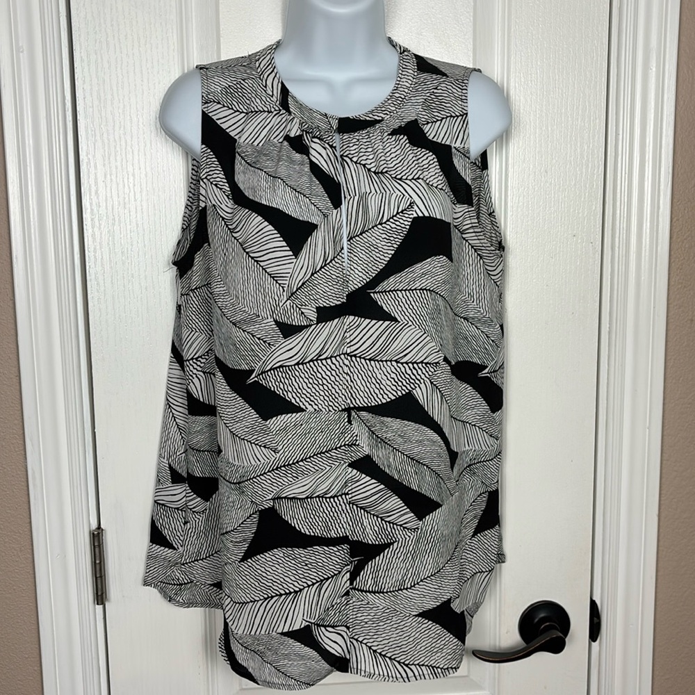 Loft Women's Sleeveless V-Neck Blk/White Leaf Sheer Polyester Blouse Tank Size M